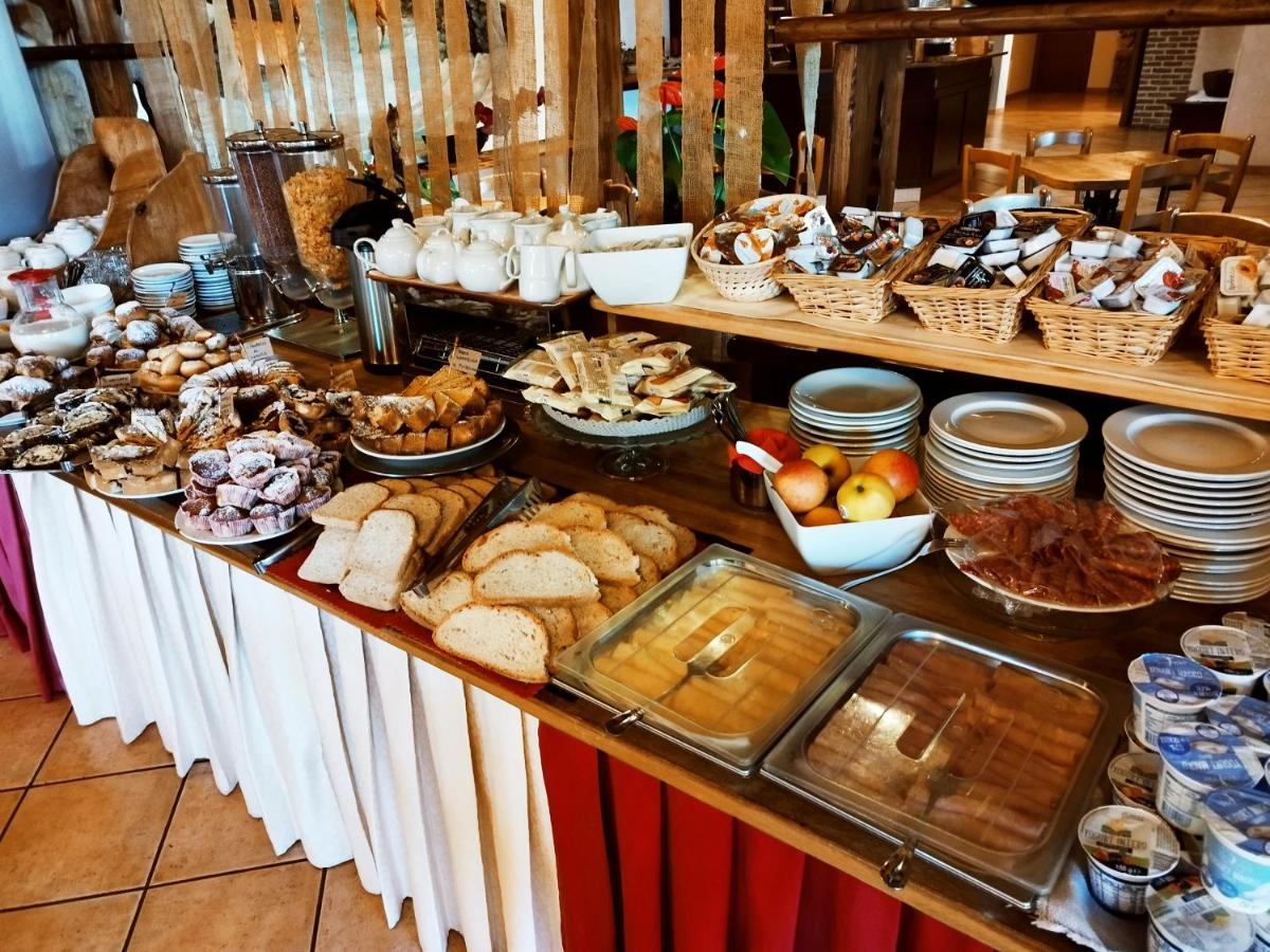Hotel Altopiano Delle Rocche روكّا دي ميتْسو المظهر الخارجي الصورة