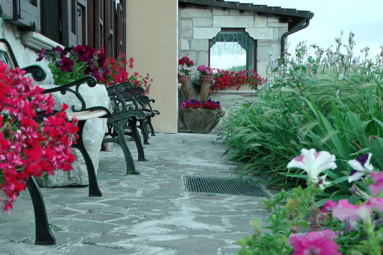 Hotel Altopiano Delle Rocche روكّا دي ميتْسو المظهر الخارجي الصورة